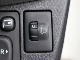 人や荷物を満載しても、対向車や先行車に迷惑をかけない、室内からヘッドライトの光軸を調整できます。