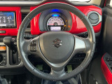 インテリアに合わせたデザインのステアリングは、運転される方のことも考え、運転しやすい形状、大きさです。是非一度、実際に触ってお確かめください。