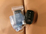 スマートキー2個付きです。