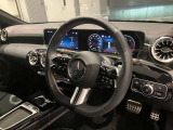 握りやすいハンドルの形状をしておりますので、お客様の運転をサポートしてくれます!