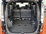 三列目を跳ね上げると荷室が広がり、大きな荷物も充分積めるようになります☆自転車だってラクラク!!