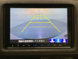 バックでの車庫入れも安心です! リアカメラが付いているバックモニター付のナビを装備しております。操作線もついており距離感も画面から確認できます。