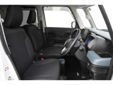 運転席/助手席です。 視界が広く、周囲も見やすいので安心して運転できます。