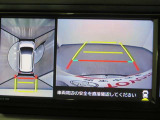 全周囲モニター付きで後退時に車両周辺が確認できるので安心です。車はどうしても死角ができますので、万が一のために必要な装備です。ただあくまでも補助装備ですので、目視での確認をお忘れなく!