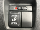 【パワースライドドア】スマートキーや運転席のスイッチでスライドドアの開閉が可能♪電動だから力を入れてドアを開ける必要が無く、小さいお子様でも、重い荷物を持っている時もラクに開け閉めできます♪