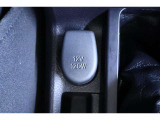 サイドブレーキ横に12V/120Wのアクセサリーソケットが付いてます!