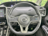 【純正革巻きステアリング】上質な革を使用することで、手にしっかり馴染みとても運転しやすいハンドルです♪