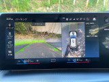 【アラウンドビューモニター】バックカメラに加え、360度のカメラで駐車も楽々。駐車が苦手な方でも安心してお乗りいただけます。