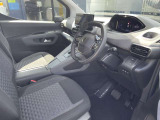 運転中の視線移動を抑えるレイアウトの「iCockpit」。
