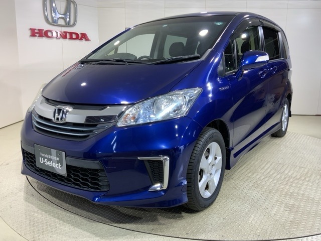 フリードハイブリッド1.5 プレミアムエディション