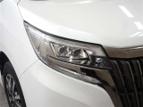 LEDヘッドライトです。デザイン性がよくとても明るいので、夜間の走行や悪天候でも安心です。しかも長寿命!