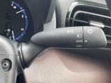 【オートライト(AUTO)】外の明るさをシステムが感知して、自動でヘッドライトが点灯します。ヘッドライトをつけ忘れを防ぐ便利機能です。
