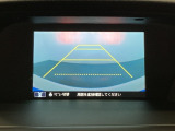 バックでの車庫入れも安心です! リアカメラが付いているバックモニター付のHDDナビを装備しております。操作線もついており距離感も画面から確認できます。