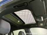 パノラミックルーフで明るい車内と開放感あるドライブをお楽しみいただけます。