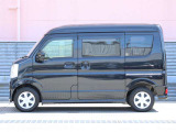 純正ホイールカバーで全体的にデザインがまとまっています。車も人も、オシャレはまずは足元からですね。