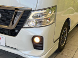 【LEDヘッドライト】悪天候や夜間走行時も良好な視界を確保し安心して運転できる高輝度LEDヘッドライトを装備!点灯速度が早く、消費電力も抑えられています。