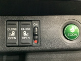 リアドアは乗り降りに便利な両側電動スライドドアです。また運転席に座っていながらスイッチ操作で自在にスライドドアを開け閉めできます。