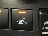 【シートヒーター】寒い日に重宝するシートヒーター!エアコンより早く温まってくれます!エアコンの温風は乾燥するから苦手、という方にもをおすすめです。