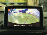 ご覧のように後方の死角をサポートしてくれるバックカメラ付きとなっております☆