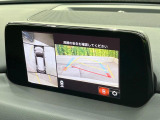 【360°ビューモニター】専用のカメラにより、上から見下ろしたような視点で360度クルマの周囲を確認することができます☆死角部分も確認しやすく、狭い場所での切り返しや駐車もスムーズに行えます。