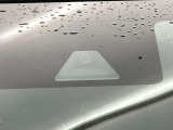 【エマージェンシーブレーキ】走行中に前方の車両等を認識し、衝突しそうな時は警報とブレーキで衝突回避と被害軽減をアシスト。より安全にドライブをお楽しみいただけます。