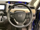 ハンドルにHondaセンシング系のクルーズコントロールやレーンキープアシストなどのスイッチと、オーディオの操作スイッチが装備されています。ハンドルから手を離さず安全に操作できます。