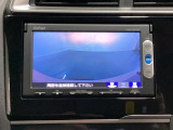 ギヤをR(バック)に入れるとナビの画面に後ろの映像が映るリアカメラ付です。後退時、コンディションが悪い視界でもカラーバックモニターがドライバーをサポートします。