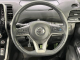 インテリアに合わせたデザインのステアリングは、運転される方のことも考え、運転しやすい形状、大きさです。是非一度、実際に触ってお確かめください。