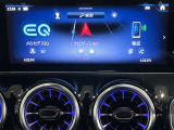 新しくなったセンターコンソールはスマートフォンを操作するような感覚でナビから車両の設定までが可能です。
