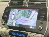 【パノラミックビューモニター】専用のカメラにより、上から見下ろしたような視点で360度クルマの周囲を確認することができます☆死角部分も確認しやすく、狭い場所での切り返しや駐車もスムーズに行えます。