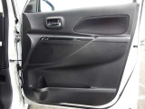 ◇運転席扉 内側部分になります◇【パワーウィンドウ】窓の開け閉め楽々!少し換気したいな〜なんて時にササッと操作できますね♪
