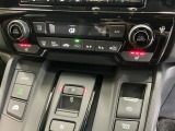 運転席/助手席シートヒーターで寒い日もすぐに温かくなり快適に過ごせます。3段階の温度調整が可能です