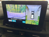 【マルチビューカメラシステム】専用のカメラにより、上から見下ろしたような視点で360度クルマの周囲を確認することができます☆死角部分も確認しやすく、狭い場所での切り返しや駐車もスムーズに行えます。