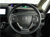 【Honda SENSING】 カメラ等装置で精度の高い検知能力を発揮、安全運転を支援します。ステアリング上のコントローラーに注目!