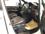 フィット感のあるシート。身体をしっかりと支えてくれるので、長時間の運転も快適にサポートしてくれます。