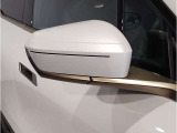 【BMWミラー】視認性の高いスタイリッシュなミラー。自動防眩機能も付いており夜間のドライビングをサポートします。