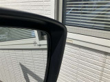 ブラインドスポットモニターです。後側方に存在する車両や急接近してくる車両を検知し点灯で知らせてくれます。