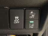 Hondaセンシング用の、VSA(ABS+TCS+横滑り抑制)解除とレーンキープアシストシステムのメインスイッチなどはハンドルの右側に装備しています。