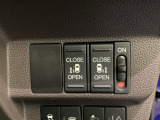 リアドアは乗り降りに便利な両側電動スライドドアです。また運転席に座っていながらスイッチ操作で自在にスライドドアを開け閉めできます。