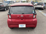 バックカメラが付いているので後方確認が非常にしやすいです。今や運転初心者も熟練者も必須装備!ついていて損はないですね♪