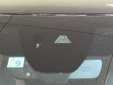 【i-ACTIVESENSE】走行中に前方の車両等を認識し、衝突しそうな時は警報とブレーキで衝突回避と被害軽減をアシスト。より安全にドライブをお楽しみいただけます。