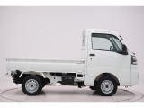県内13店舗にて常時500台以上ダイハツ車を展示中です。見て、触って、納得のいく一台をぜひ見つけてください。