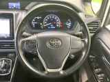 【純正革巻きステアリング】上質な革を使用することで、手にしっかり馴染みとても運転しやすいハンドルです♪