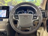 【純正革巻きステアリング】上質な革を使用することで、手にしっかり馴染みとても運転しやすいハンドルです♪