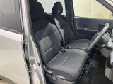 【運転席・助手席転席】運転席の足もともゆったりで長距離ドライブでも快適に★