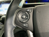 ステアリングにオーディオ操作スイッチが付いています。オーディオ画面に直接タッチしなくても操作が出来ますので、運転に集中できます。