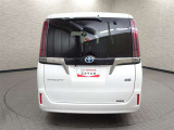 バックカメラが付いているので後方確認が非常にしやすいです。今や運転初心者も熟練者も必須装備!ついていて損はないですね♪