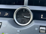 高級感のあるアナログ時計が装備されています!