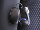 ◆スマートキー◆カギをバッグやポケットに入れたままでもドアロックの開閉ができる『スマートキー』付き!雨天や暗くなってもカギを取り出す必要がなくドアの開錠&エンジンも始動できます