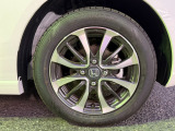 純正のアルミホイールを装着しております